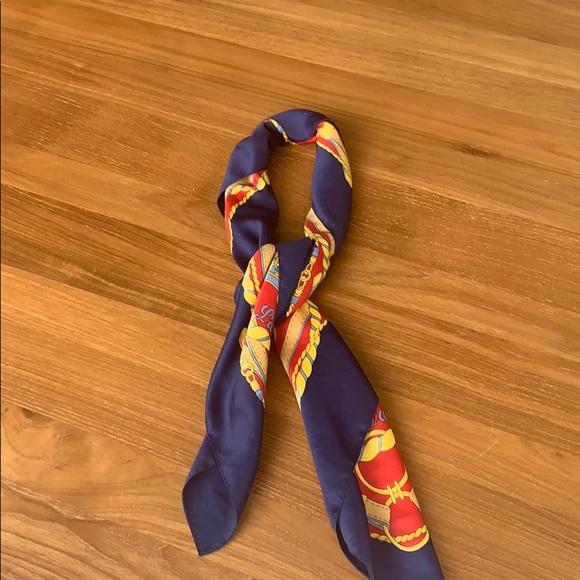 Paris Scarf - Picture 5 of 5